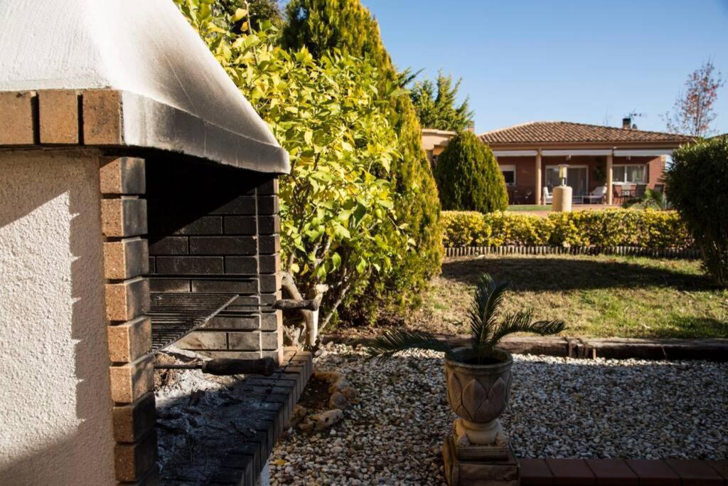 Vila Casa Bella Con Piscina Caldes De Montbui Exteriér fotografie
