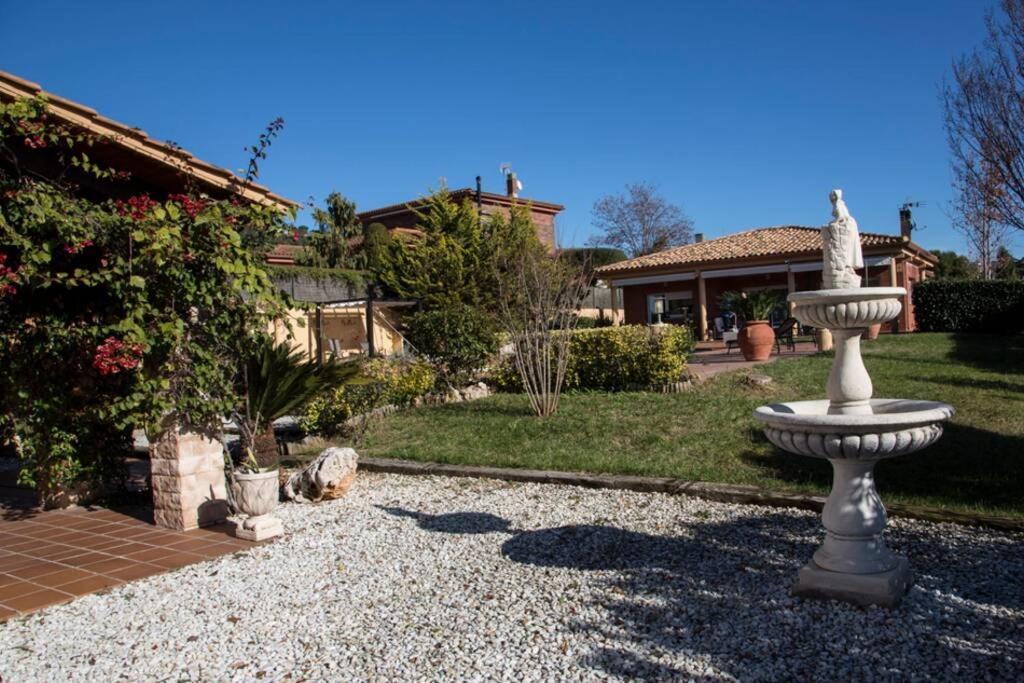 Vila Casa Bella Con Piscina Caldes De Montbui Exteriér fotografie
